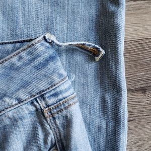American Eagle Outfitters Jeans - American Eagle Artist Denim Capris American Eagle Outfitters Jeans - American Eagle Artist Denim Capris